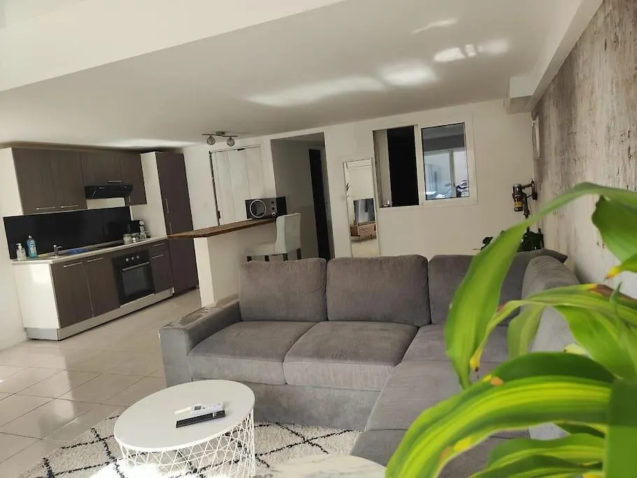 Zin And Green Jacuzzi Superbet2 Spacieux Idealement Situe Apartment Vitrolles